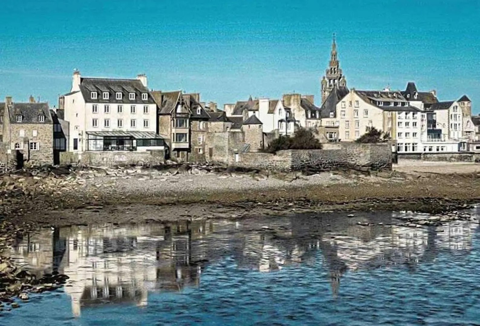 Maison Accueillante A Saint-Pol-De-Leon Avec Parking Frankreich